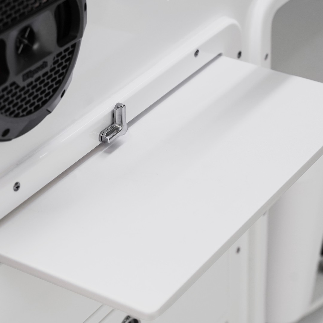 0707530-V-Locker-Catch-in-use.jpg